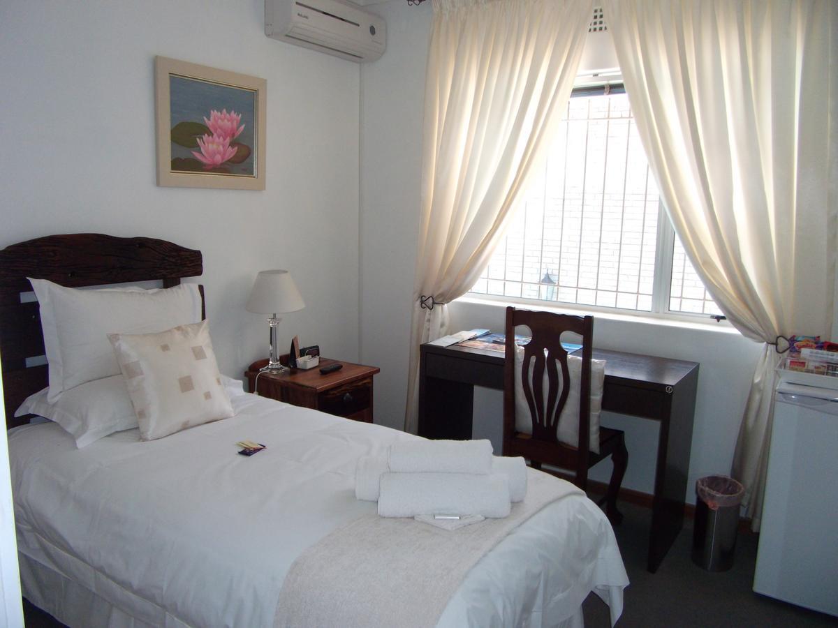 Scorpio Guest House Vredenburg Extérieur photo
